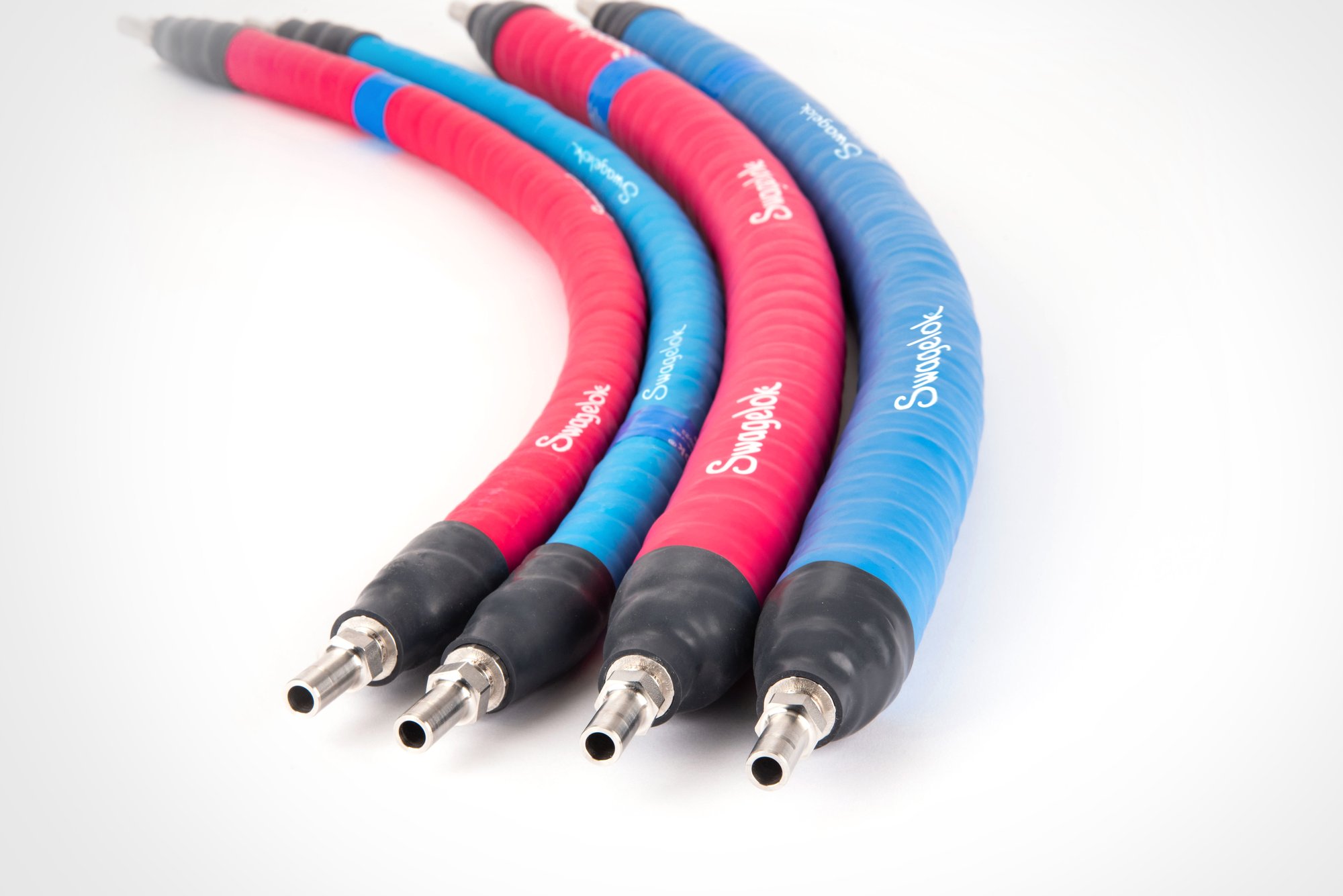 Swagelok FV Series Vacuum-Insulated Metal Hose provides excellent insulation against extreme media temperatures. Swagelok FV Series Vacuum-Insulated Metal Hose provides excellent insulation against extreme media temperatures.